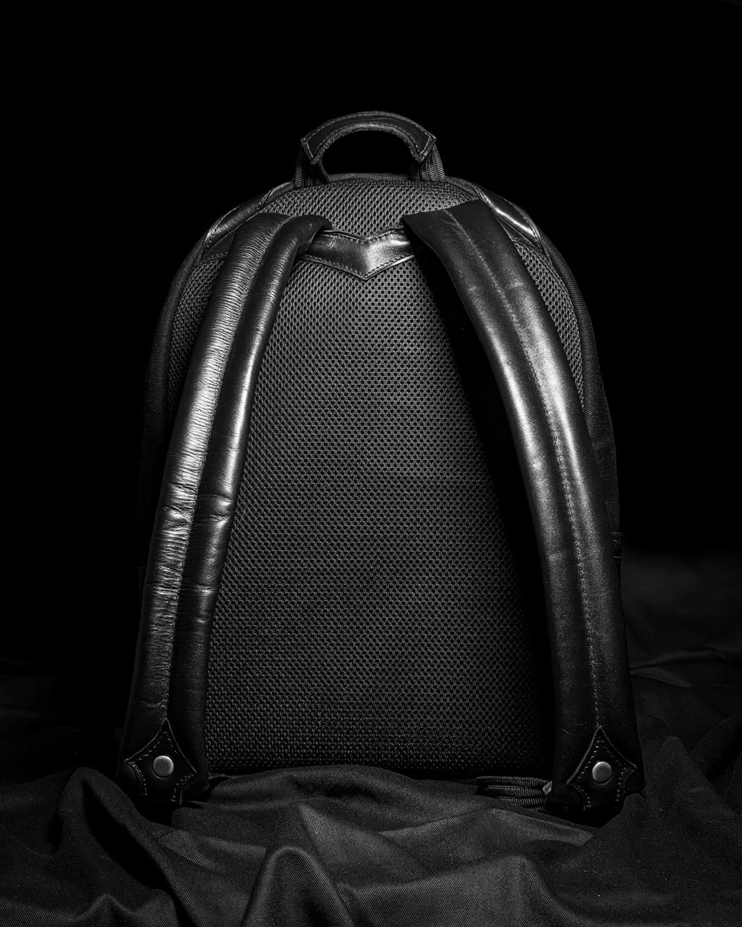 Backpack Thoughts "Ultrablack Ts"