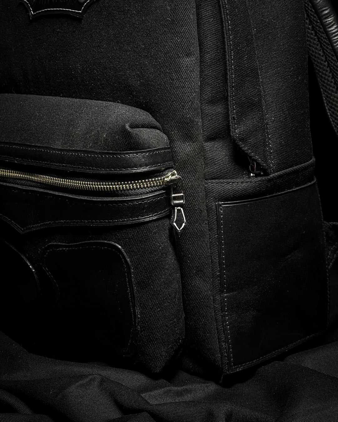 Backpack Thoughts "Ultrablack Ts"